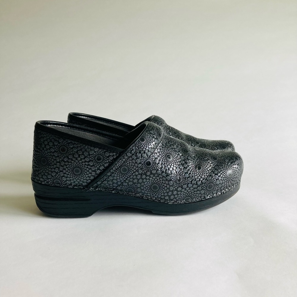 Dansko Professional Black Grey Leather Clogs size EUR 40, US 9.5 Comfy! EUC - Picture 2 of 10